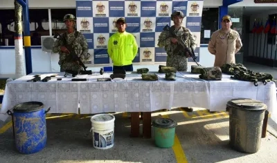 Unidades de la Armada y la Policía Nacional encontraron una caleta subterránea con armas y material explosivo