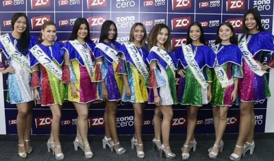 Grupo de aspirantes al Reinado Popular de Soledad.