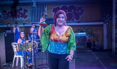 Belkis Concepción con el Congo de Oro.