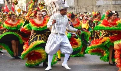El Concejal Óscar David Galán, en pleno desfile.