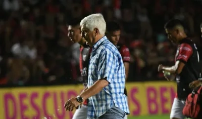 Julior Comesaña, técnico de Colón. 