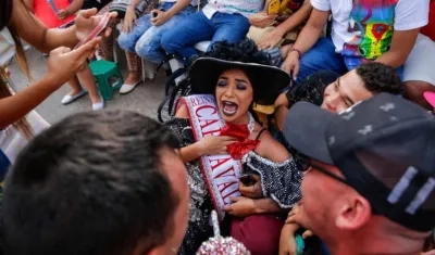 La Reina Carolina llorando a Joselito.
