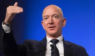 Jeff Bezos, sigue siendo la persona más rica del mundo.