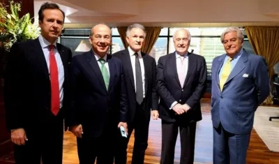 El expresidente Pastrana en compañía de otros expresidentes latinoamericanos.