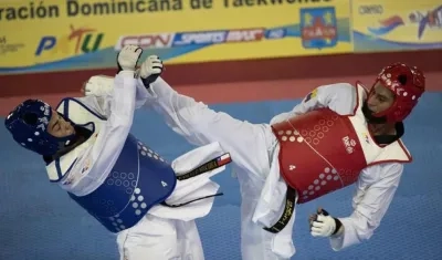 En la foto Miguel Trejos de Colombia, en su combate.
