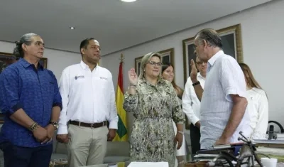 Maryluz Stevenson y el Gobernador Eduardo Verano.