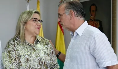 Rectora encargada Maryluz Stevenson y el gobernador Eduardo Verano.