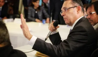 Efraín Cepeda, senador.