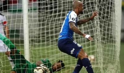 Felipe Melo celebra su gol ante Melgar.