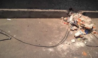 Cables en el suelo en el centro de Barranquilla.