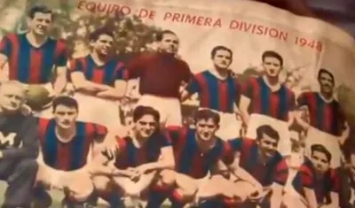 Efraín Sánchez luciendo la camiseta de San Lorenzo de Almagro.