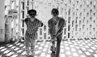 Mono Urina y Kike Velez del dúo  MNKYBSNSS.