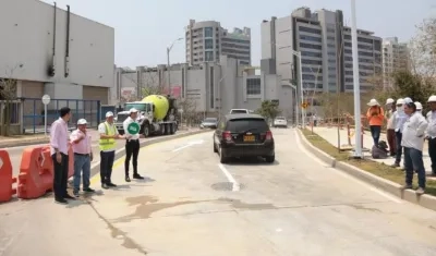 El secretario de Obras Públicas, Rafael Lafont y su homólogo de Tránsito, Fernando Isaza.