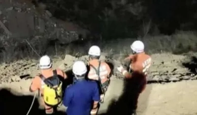 Organismos de socorro trabajan en la búsqueda de más sobrevivientes.