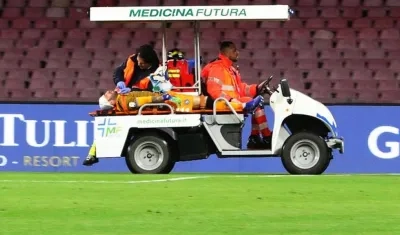 David Ospina es sacado0 de la cancha.