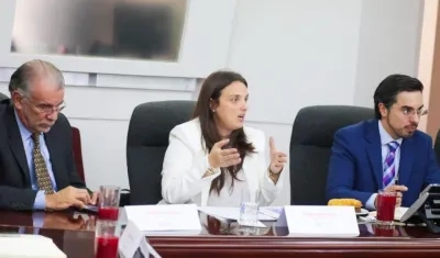 Karen Abudinen, alta consejera para las regiones, en compañía del gobernador Eduardo Verano.