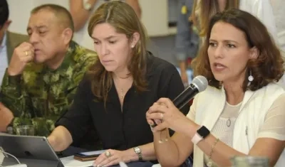 La Ministra Nancy Patricia Guiérrez, dialogando con las comunidades del Cauca.