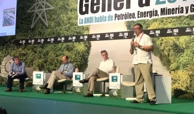 Participantes en el análisis de la exploración de yacimientos no convencionales.