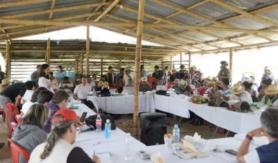 El gobierno e indigenas iniciaron hoy el tercer día de diálogos.