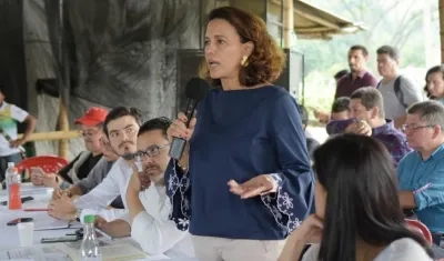 Nancy Patricia Gutiérrez, Ministra del Interior, en la mesa de diálogos.