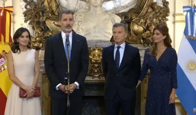 Los Reyes de España y Mauricio Macri, y su esposa, Juliana Awada.