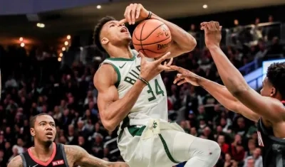 Acción del juego entre los Bucks y los Rockets. 