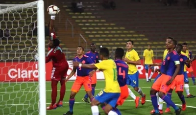 Gol olímpico anotado por Patryck Lanza a Colombia.