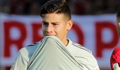 James Rodríguez sufre por una opción de gol. 