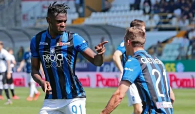 Duvan Zapata celebra el gol. 