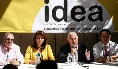 El expresidente Andrés Pastrana y la expresidenta Laura Chinchilla.