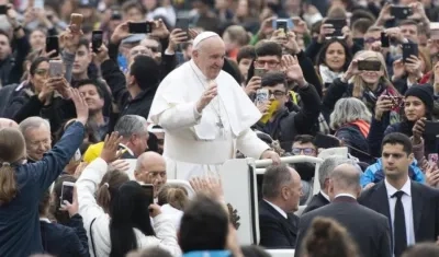 Papa Francisco en la Plaza de San Pedro.
