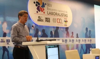 El presidente de la ANDI, Bruce Mac Master.