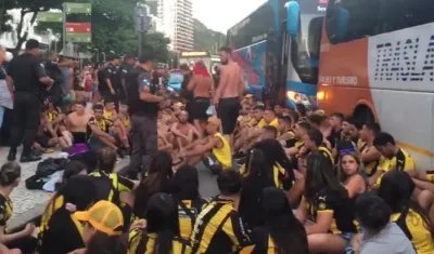 Hinchas del Peñarol de Uruguay detenidos en Brasil. 