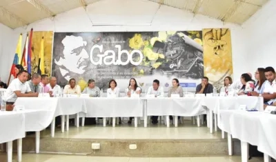 Karen Abudinen en reunión en Aracataca con alcaldes del Magdalena.