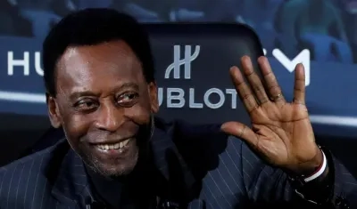 Pelé, leyenda del fútbol y a menudo definido como el mejor jugador de la historia.