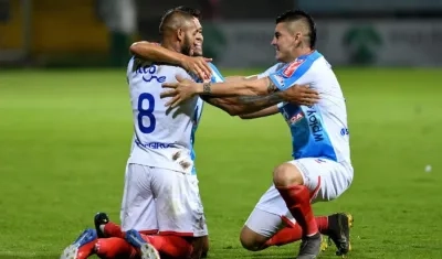 Freddy Hinestroza celebrando el golazo con Sebastián Hernández y Michael Rangel.