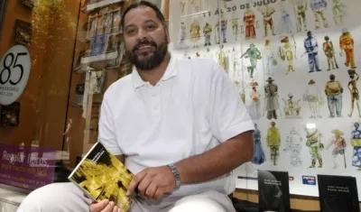 El escritor Nahum Montt.