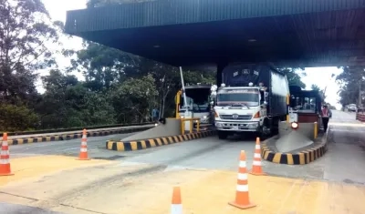 Una vez despejada la vía comenzó a restablecerse el tráfico vehicular.
