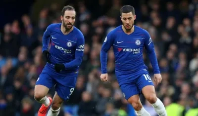 Gonzalo Higuaín y Eden Hazard, jugadores del Chelsea. 