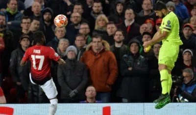 Luis Suárez en la acción de gol que desequilibró el partido. 