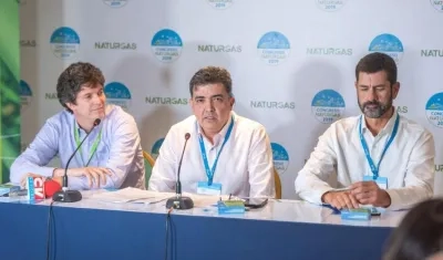 Mauricio Ramírez, Gerente de Gases de Occidente; Wilson Chinchilla, vicepresidente de Operaciones de Promigas y Santiago Mejía, Gerente de Surtigas.