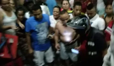 Momento en que la comunidad fue auxiliar a la víctima.