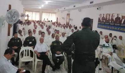 Reunión de la Policía con los párracos de las diferentes iglesias de la ciudad y su área metropolitana.