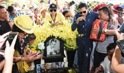 Serenata en la tumba de Martín Elías.