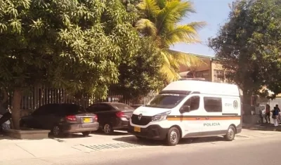 El cuerpo de la mujer fue llevado por la Policía de Carreteras a Medicina Legal, en Barranquilla.