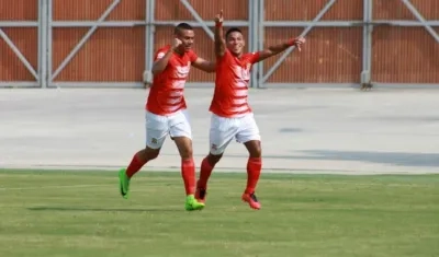 Andrés Palmesano celebra el gol del triunfo. 