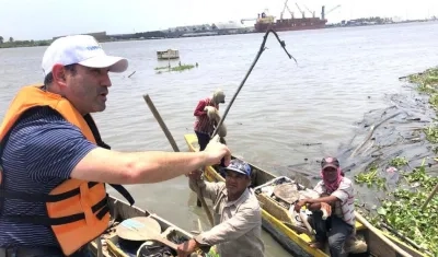 El Director de Cormagdalena durante el recorrido en la Ciénaga de El Torno.