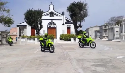 Vigilancia reforzada en los cementerios.