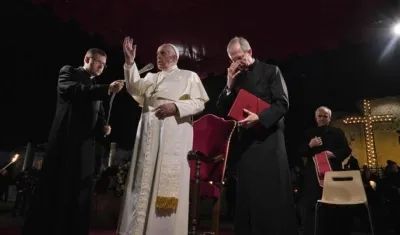 Jorge Bergoglio citó como las cruces del mundo la "de las personas hambrientas de pan y de amor".