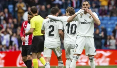 Benzema celebra tras uno de sus goles. 